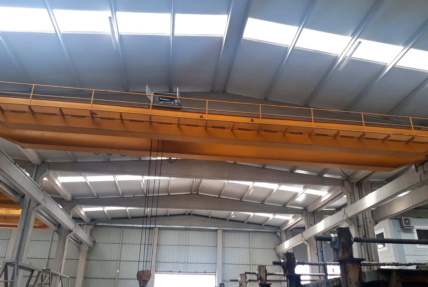 Çelik holde monte edilmiş tek kirişli tavan vinci köprüsü