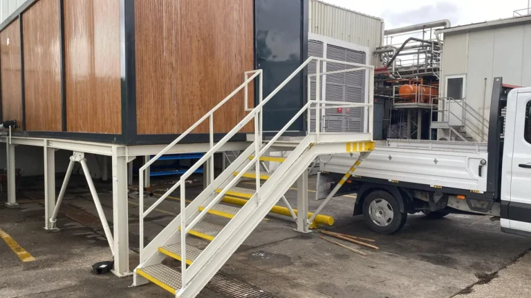 Konteynerin çelik platform üzerine yerleştirilmiş hali