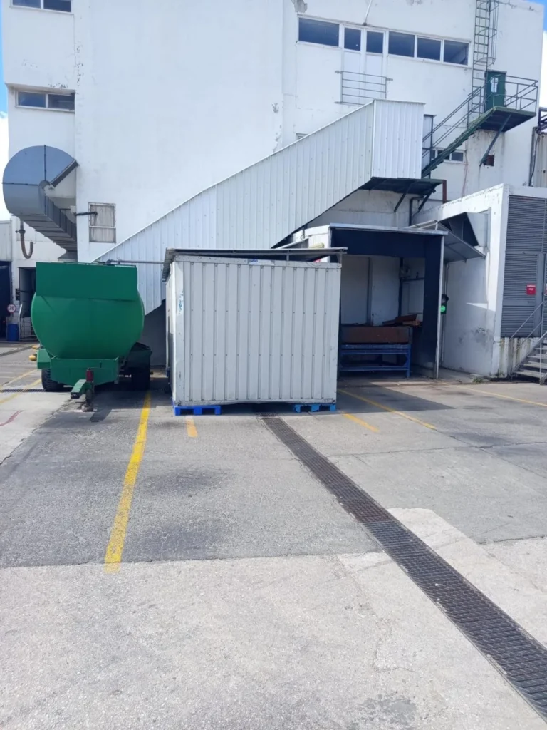 Platform öncesi saha: konteyner zeminde, kolon yerleri ve kotları sahada belirlendi